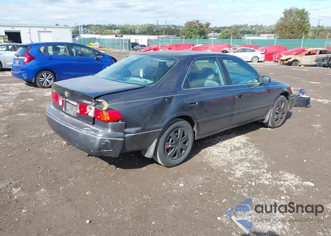 2000 Toyota Camry Le from USA, damaged, VIN 4T1BG28K3YU730748